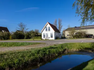 Außenseite Ferienhaus [Sommer]