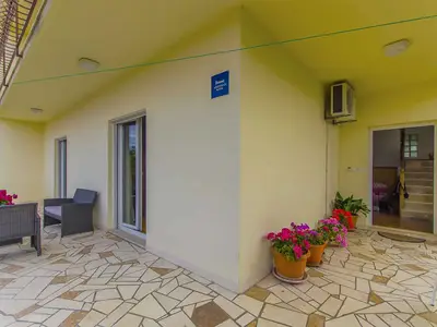 Ferienhaus für 12 Personen (160 m²) in Arbanija 3/10