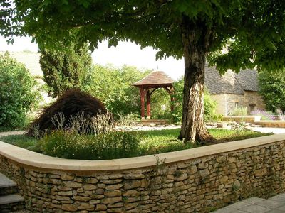 Garten. Blick auf den Garten mit Pavillon