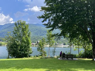 Strand mit Liegewiese (50 m entfernt)