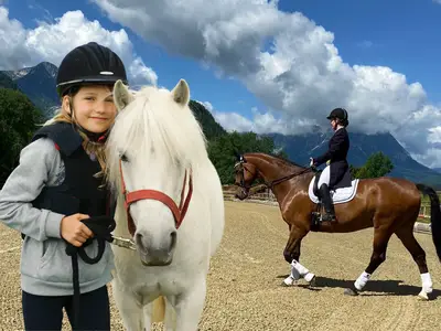 Reiten im Narzissendorf Zloam