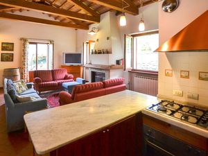 23763843-Ferienhaus-8-Arezzo-300x225-3