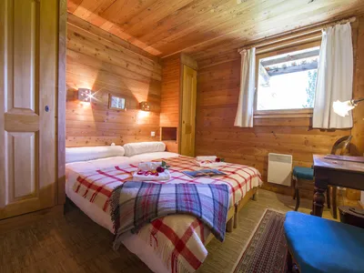 Schlafzimmer 3 mit Zwillingbett und Kleiderschrank