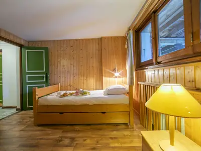 Ein Einzelzimmer mit einem zusätzlichen Ausziehbett