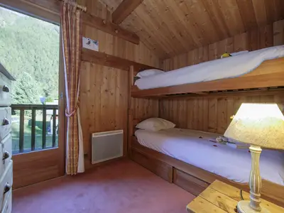 Schlafzimmer 2 mit Etagenbett und Balkon
