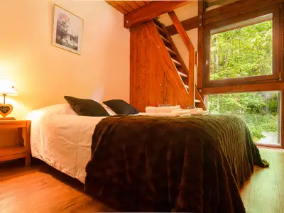 Schlafzimmer im Mezzanin: Doppelbett