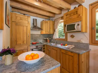 Gut ausgestattete Küche - mit Geschirrspüler