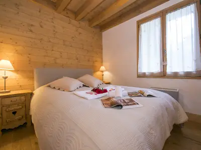 Hauptschlafzimmer mit einem Doppelbett 1,60