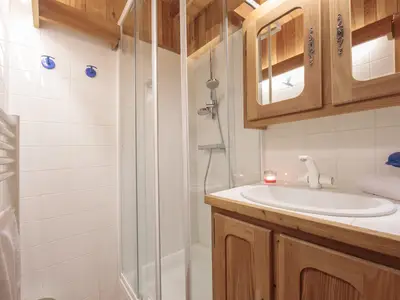 Zweites Badezimmer mit Dusche