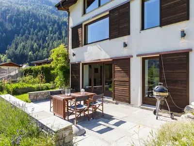 Sonnige Terrasse und BBQ