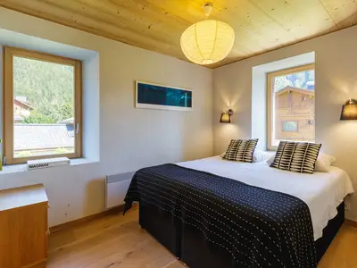 Stilvolles Doppelschlafzimmer mit eigenem Bad