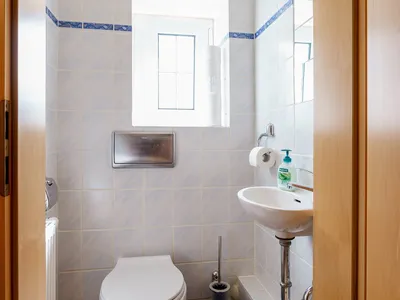 Kleines extra WC im Hausflur