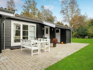 23748975-Ferienhaus-4-Askeby-300x225-1