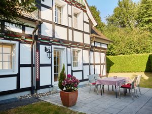 23854770-Ferienhaus-6-Attendorn-300x225-4