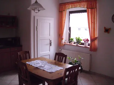 Esszimmer mit Hofblick