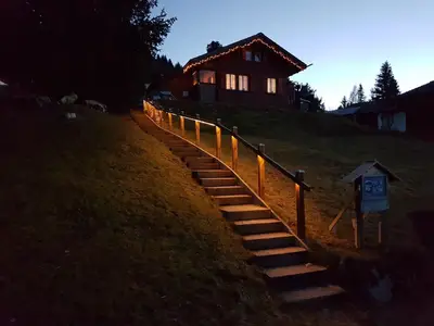 Birkli mit beleuchteter Treppe