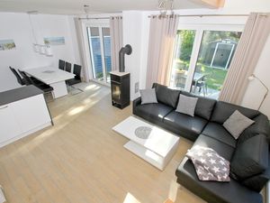 23069977-Ferienhaus-6-Baabe-300x225-3