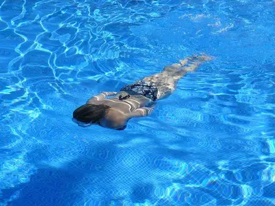 Schwimmen im Freibad