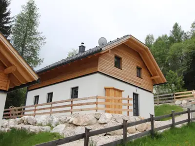 Außenseite Ferienhaus [Sommer]