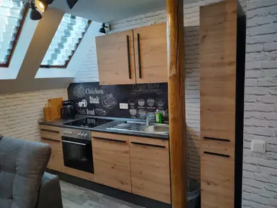 Küchenzeile mit Geschirrspüler