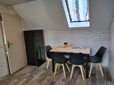 Essbereich mit Kühlgefrierkombination