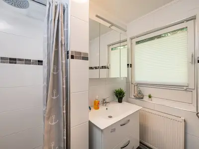 Badezimmer mit Dusche
