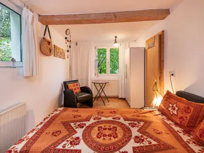 Schlafzimmer mit Schrank