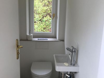 Toiletten mit WC Duschen und Fenster