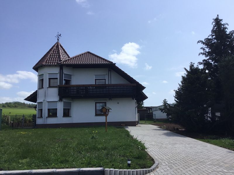 Blick auf das Ferienhaus von vorn