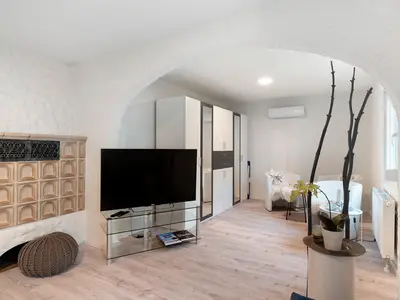 Photo, INSIDE, OUTSIDE