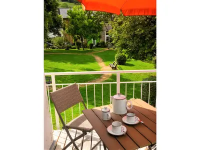 Blick vom Balkon in den Dorfgarten