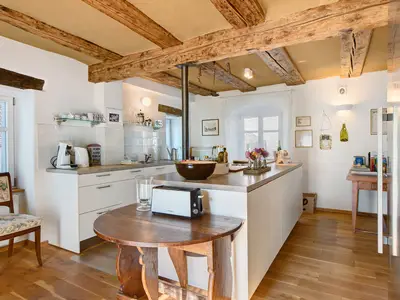 KITCHEN, INSIDE