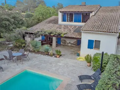 Außenseite Ferienhaus [Sommer]