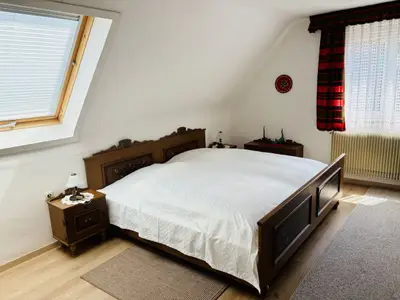 Schlafzimmer 1