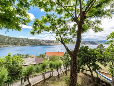 Wunderbare Wohnung Bakarac mit atemberaubendem Blick auf das Meer und die umliegende Schönheit der Natur.