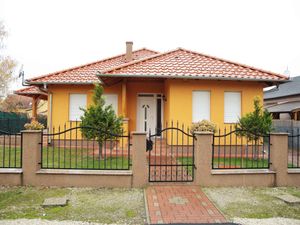 23774853-Ferienhaus-5-Balatomáriafürdö-300x225-0