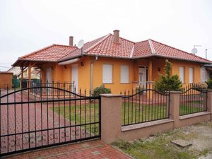 23774859-Ferienhaus-5-Balatomáriafürdö-300x225-1