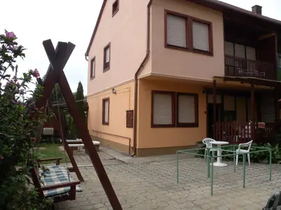 Ferienhaus für 8 Personen (100 m²) in Balatomáriafürdö 4/10