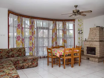 Ferienhaus für 8 Personen (100 m²) in Balatomáriafürdö 9/10