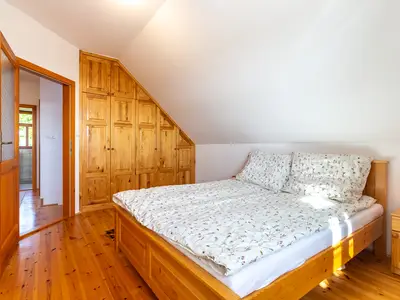Erstes Schlafzimmer