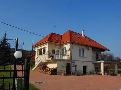 Ferienhaus für 8 Personen (180 m²) in Balatonalmádi 1/10