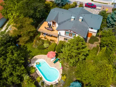 Ferienhaus für 8 Personen (300 m²) in Balatonalmádi 1/10