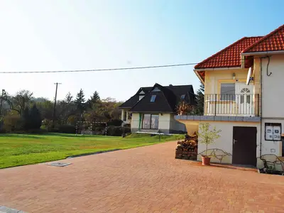 Ferienhaus für 6 Personen (140 m²) in Balatonalmádi 2/10
