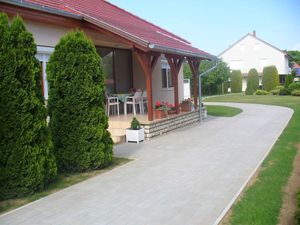 23774043-Ferienhaus-6-Balatonboglár-300x225-2