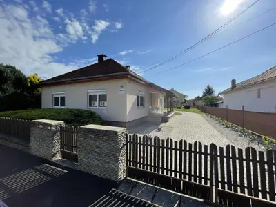 Ferienhaus für 6 Personen (90 m²) in Balatonboglár 1/10