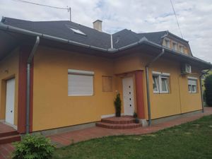 23779586-Ferienhaus-5-Balatonfenyves-300x225-1