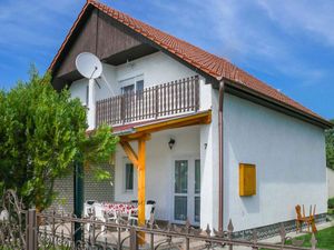 23773293-Ferienhaus-6-Balatonfenyves-300x225-5