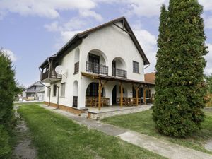 23860600-Ferienhaus-12-Balatonfenyves-300x225-4