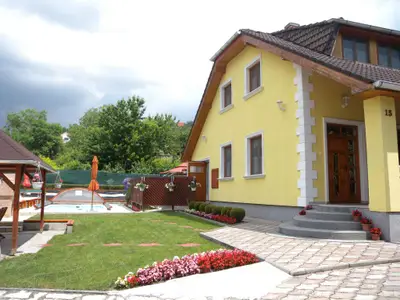 Ferienhaus für 9 Personen (100 m²) in Balatonfűzfő 2/10