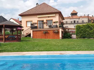 Ferienhaus für 6 Personen (160 m²) in Balatonfűzfő 1/10
